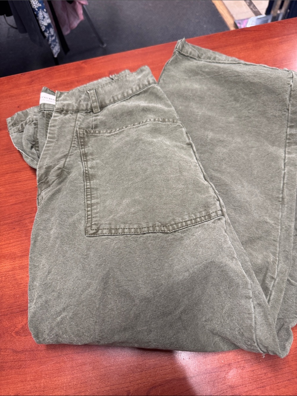 Lucky brand pants size 6 // 091941